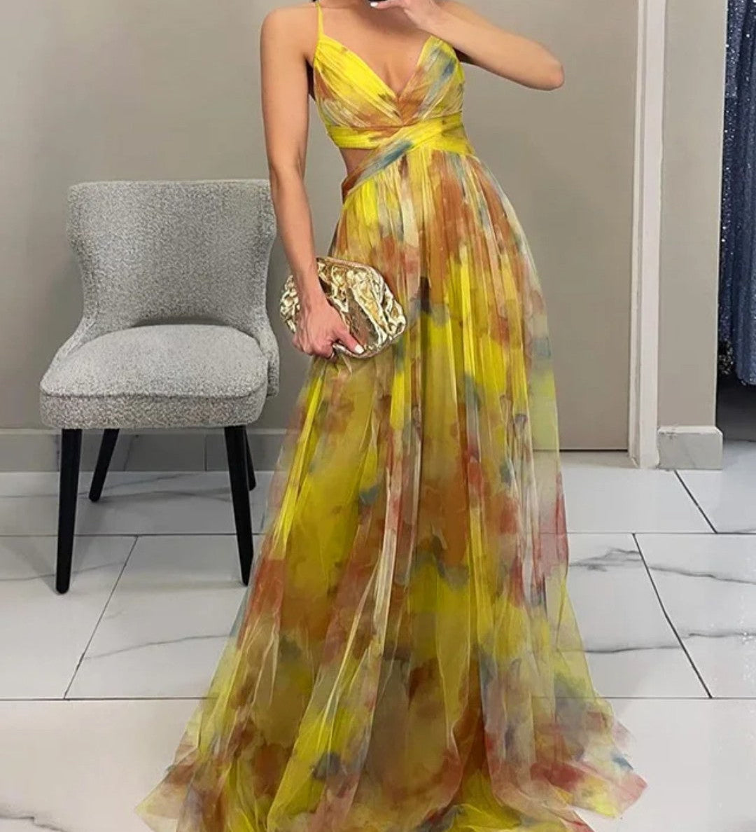 Gita - Lumoava kukkakuvioinen maksimekko